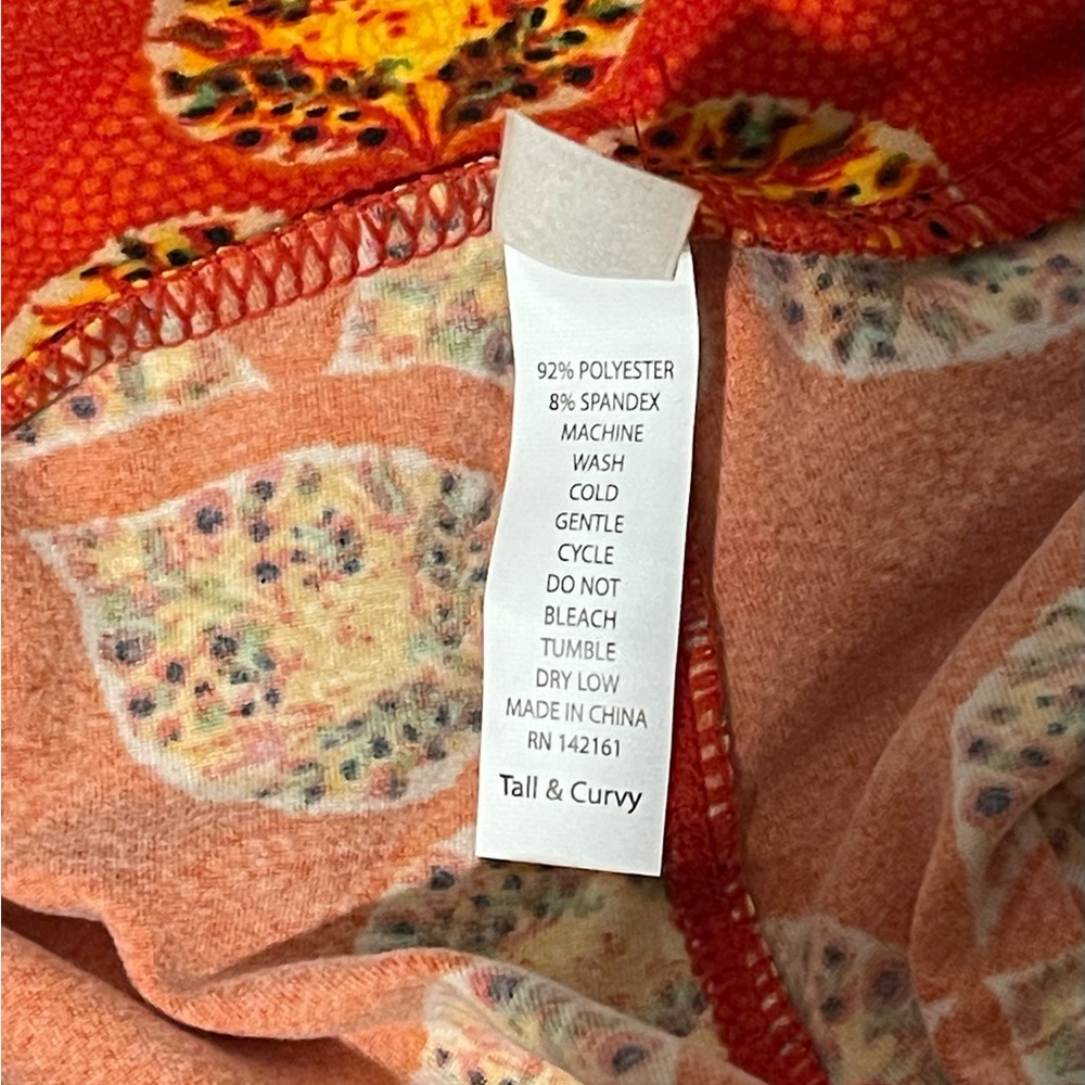 ‼️🎉Reasonable Offers Accepted🎉‼️LuLaRoe Tall & Curvy Leggings. - Picture 3 of 3